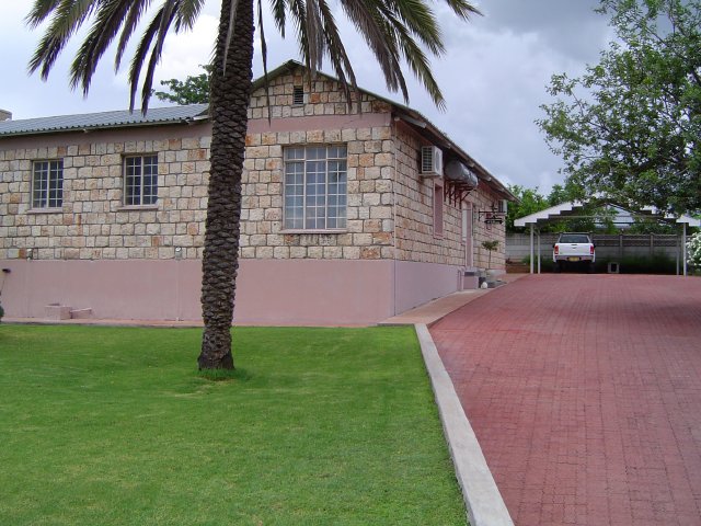Somewhere 2 Rent Namibia Self Catering Villas Apartments Houses somewhere-2-rent-namibia-self-catering-villas-apartments-houses